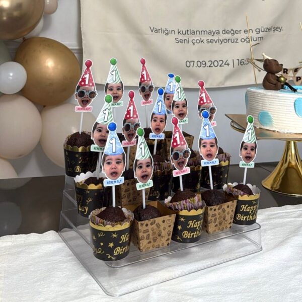 WhatsApp Image 2026-02-12 at 17.59.25 Resimli Cupcake Kürdanı - Rengarenk Temalı