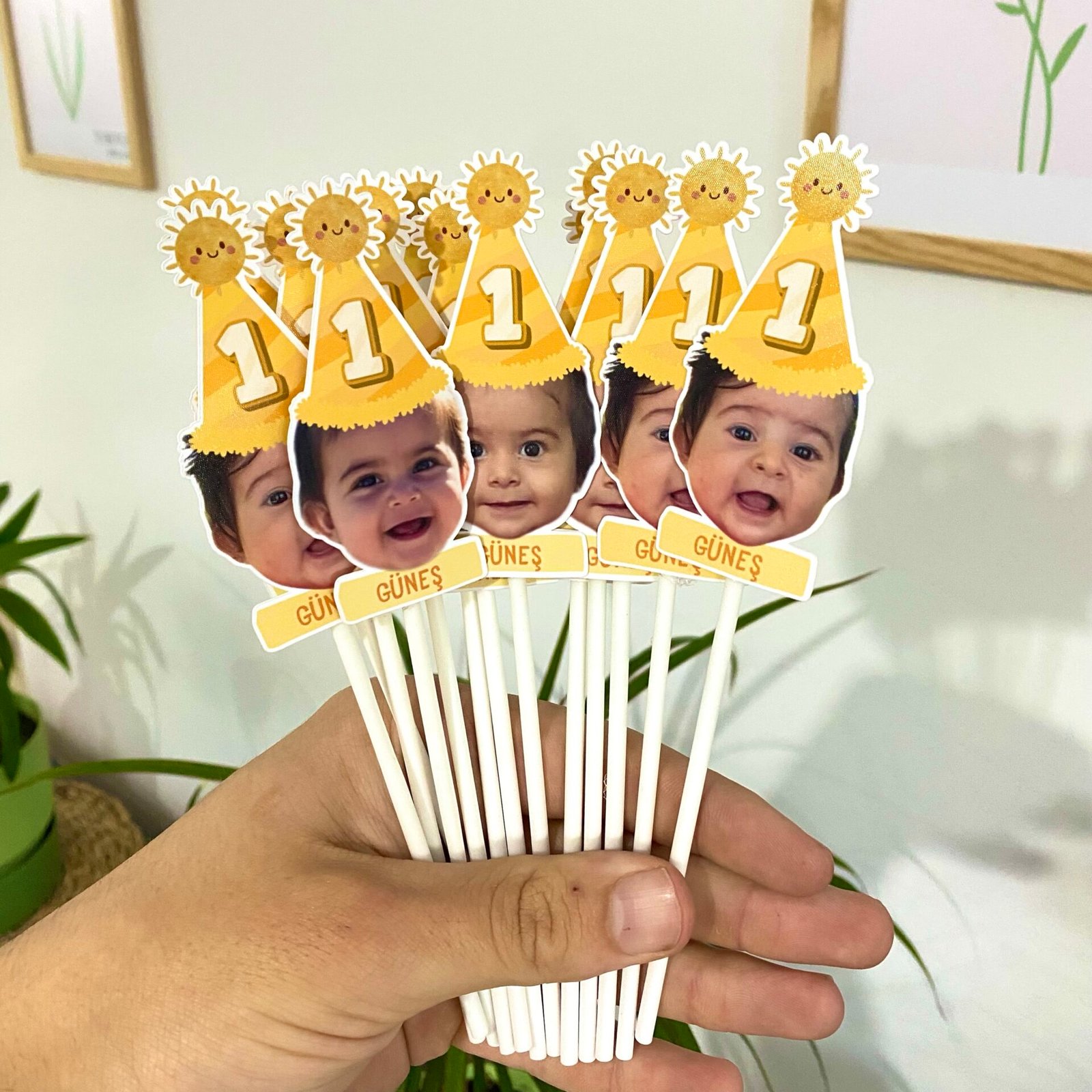 Resimli Cupcake Kürdanı – Güneş Temalı
